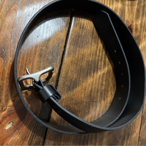 Levi's Other - Levi’s leather Belt Black with silver buckle. Size 40